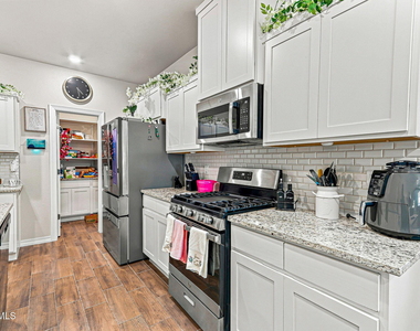13876 Loreina Luz Avenue - Photo Thumbnail 19
