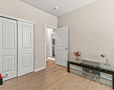 13876 Loreina Luz Avenue - Photo Thumbnail 26