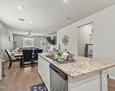 13876 Loreina Luz Avenue - Photo Thumbnail 18