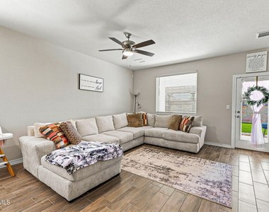 13876 Loreina Luz Avenue - Photo Thumbnail 10