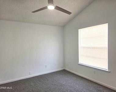 944 Montera Road - Photo Thumbnail 5
