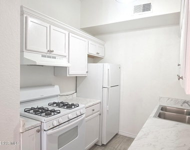 944 Montera Road - Photo Thumbnail 8