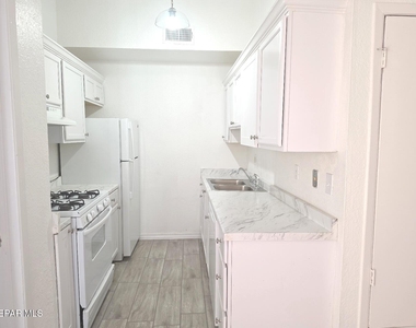 944 Montera Road - Photo Thumbnail 7
