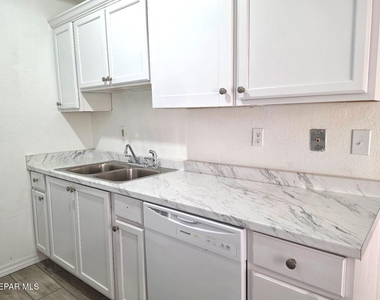 944 Montera Road - Photo Thumbnail 9