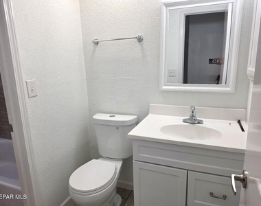 944 Montera Road - Photo Thumbnail 13