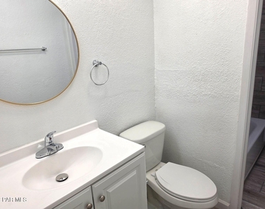 944 Montera Road - Photo Thumbnail 12