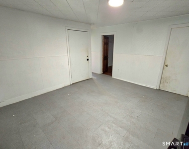 33 Olive Street - Photo Thumbnail 2