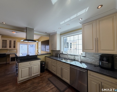 15 Overland Avenue - Photo Thumbnail 8