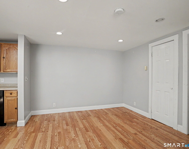 14 Center Avenue - Photo Thumbnail 4