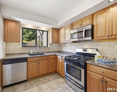 67 Cambridge Court - Photo Thumbnail 2