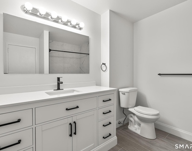 122 E Putnam Avenue - Photo Thumbnail 9