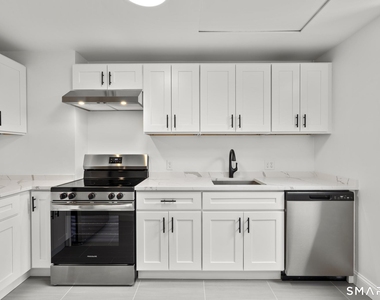 122 E Putnam Avenue - Photo Thumbnail 3