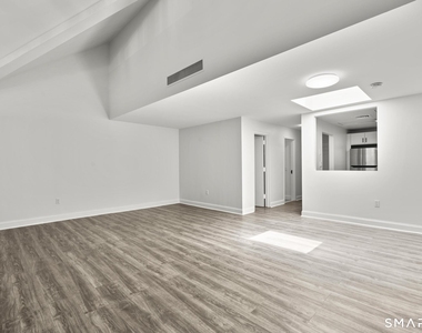 122 E Putnam Avenue - Photo Thumbnail 1
