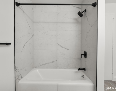 122 E Putnam Avenue - Photo Thumbnail 10