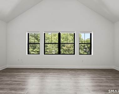 122 E Putnam Avenue - Photo Thumbnail 8