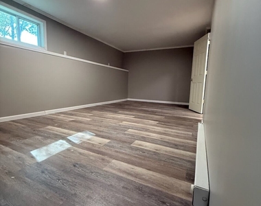 8 Auburn Trail - Photo Thumbnail 28