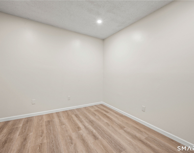 594 Main Street - Photo Thumbnail 12