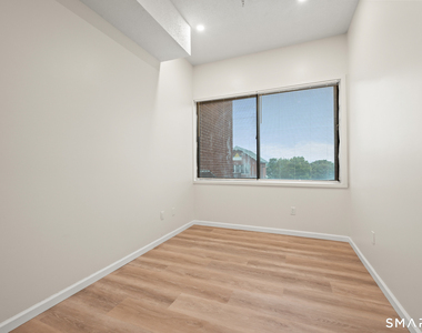 594 Main Street - Photo Thumbnail 17