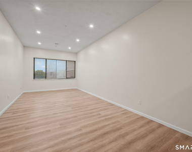594 Main Street - Photo Thumbnail 9