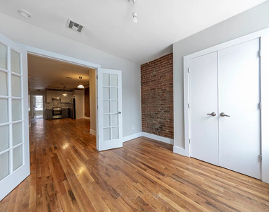 302 Sumpter Street - Photo Thumbnail 3