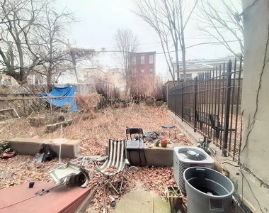 302 Sumpter Street - Photo Thumbnail 10