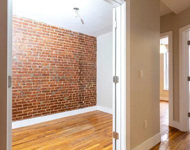 302 Sumpter Street - Photo Thumbnail 4