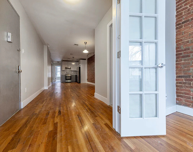 302 Sumpter Street - Photo Thumbnail 2