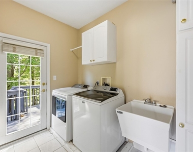 112 Ontario Ct - Photo Thumbnail 17
