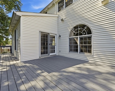 112 Ontario Ct - Photo Thumbnail 18