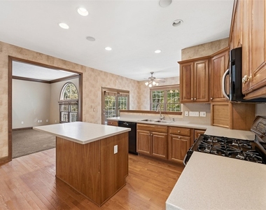 112 Ontario Ct - Photo Thumbnail 13