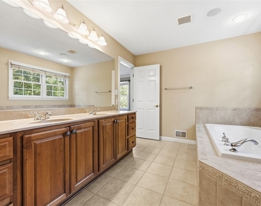 112 Ontario Ct - Photo Thumbnail 24