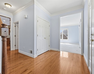 112 Ontario Ct - Photo Thumbnail 4