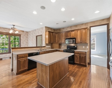 112 Ontario Ct - Photo Thumbnail 12