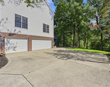 112 Ontario Ct - Photo Thumbnail 3