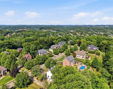 112 Ontario Ct - Photo Thumbnail 2
