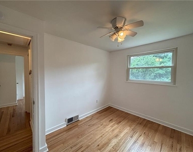 11 Meadowbrook Ave - Photo Thumbnail 24