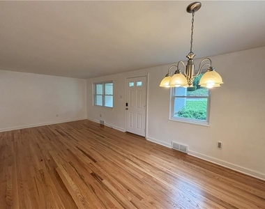 11 Meadowbrook Ave - Photo Thumbnail 4