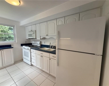 11 Meadowbrook Ave - Photo Thumbnail 8