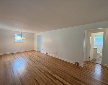 11 Meadowbrook Ave - Photo Thumbnail 6