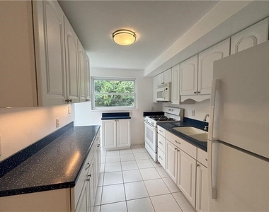 11 Meadowbrook Ave - Photo Thumbnail 9