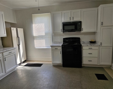 157 Bridge St - Photo Thumbnail 6