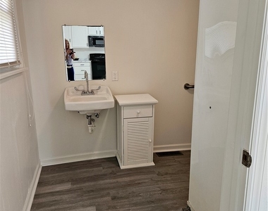 157 Bridge St - Photo Thumbnail 9