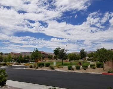 9284 Valley Betica Avenue - Photo Thumbnail 42