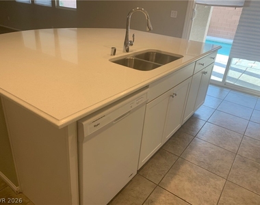 9284 Valley Betica Avenue - Photo Thumbnail 6