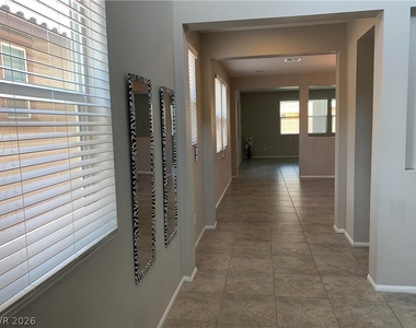 9284 Valley Betica Avenue - Photo Thumbnail 16