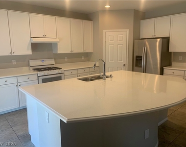 9284 Valley Betica Avenue - Photo Thumbnail 7