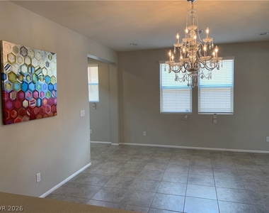 9284 Valley Betica Avenue - Photo Thumbnail 12