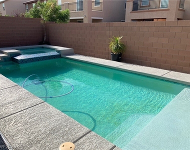 9284 Valley Betica Avenue - Photo Thumbnail 36