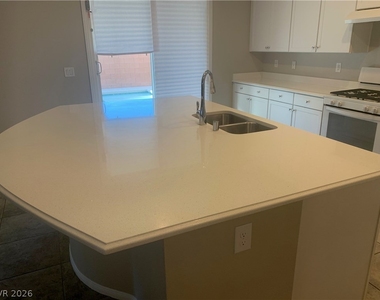 9284 Valley Betica Avenue - Photo Thumbnail 4