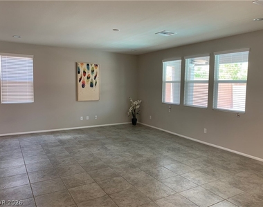 9284 Valley Betica Avenue - Photo Thumbnail 14